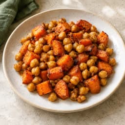 صينية الحمص والجزر بالكمون