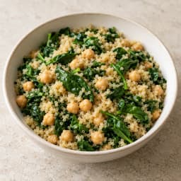 سلطة الكينوا بالسبانخ والحمص
